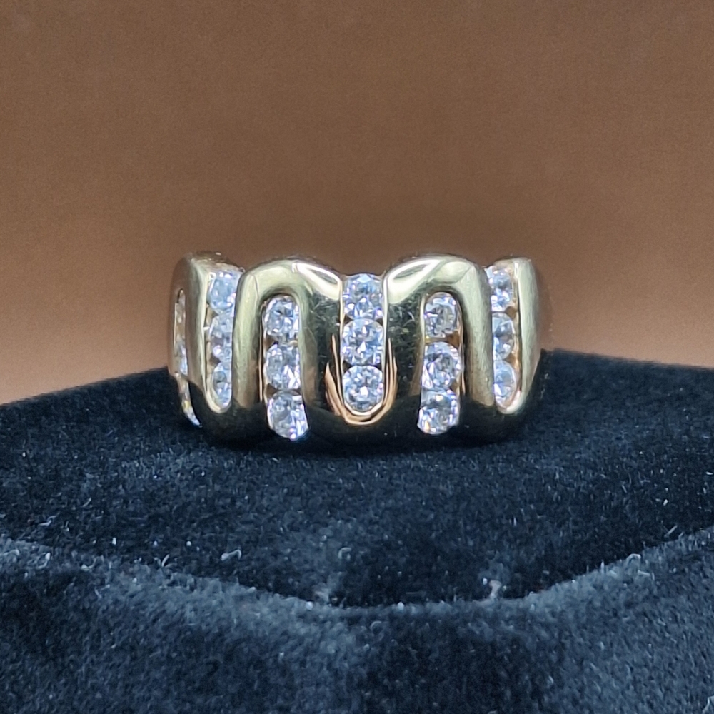 Retro 18K Gold-Plated Wave Ring with Sparkling CZ Accents – Size 6 - Picture 7 of 8